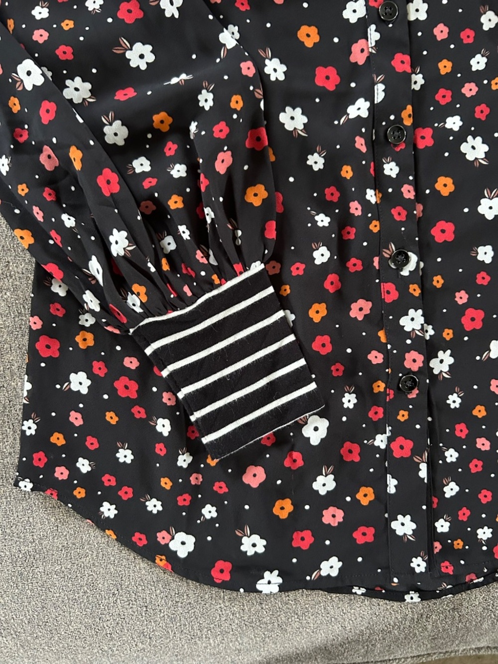 🎃CAbi Floral Print Top - Picture 7 of 12